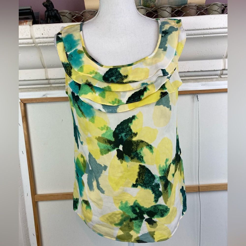 The Limited Lemony flowers pretty neckline sleeveless blouse